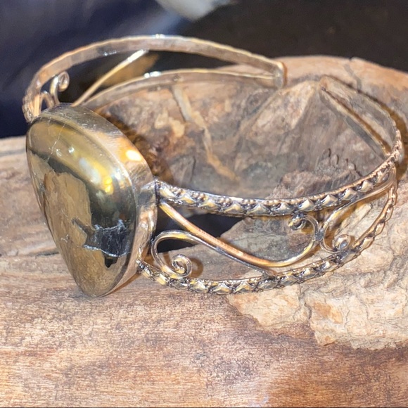 Exotic Pyrite teardrop handcrafted cuff - Picture 5 of 8